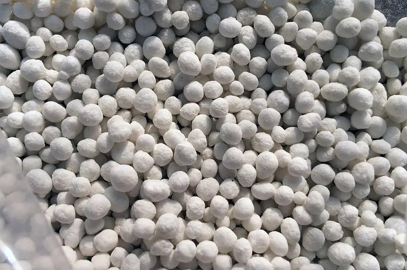 種植玉米選擇復(fù)合肥還是摻混肥？